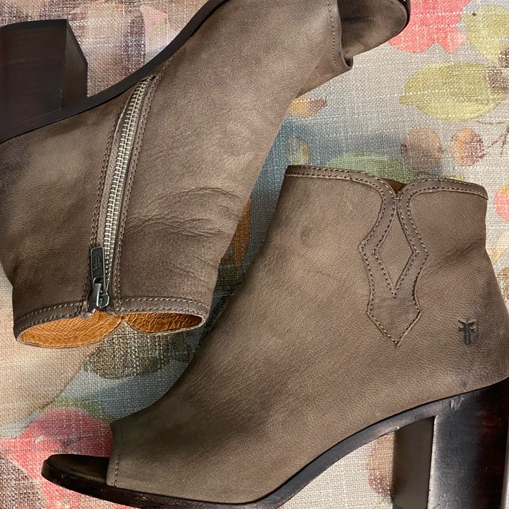 Frye Open Toe Boot/ Shoe Size 8 Brown Sueded Leather Very Good Condition